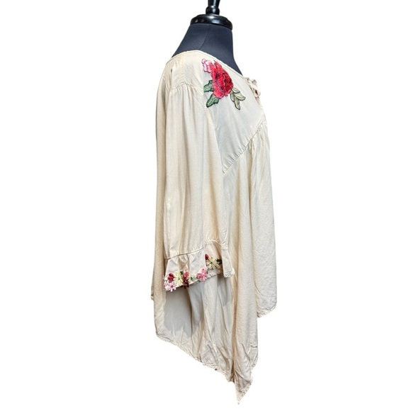Emery Rose Plus Size Cream Floral Embroidered Boho Babydoll Peasant Top 1XL NWOT - Picture 2 of 5